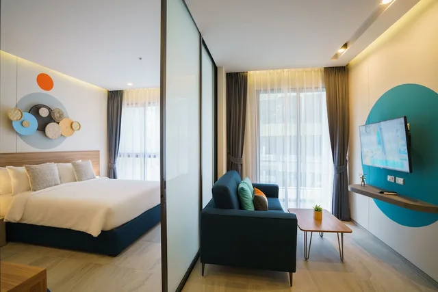 شقة بسرير كوين بشرفة بغرفة نوم واحدة، HOMA Phuket Town 1/4