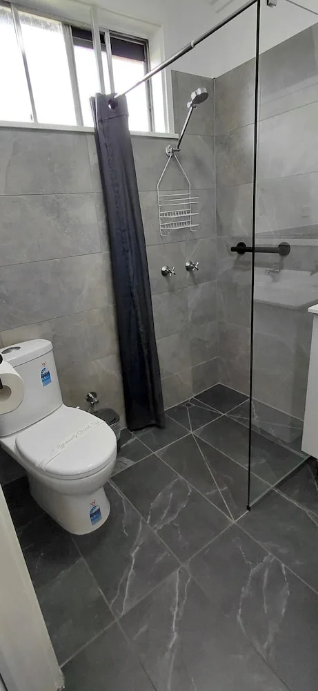 غرفة قياسية بسرير كوين وسرير فردي، KAPUTAR MOTEL - NARRABRI 5/7