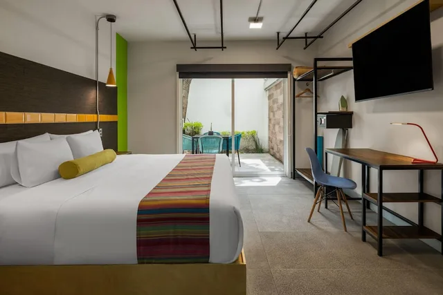 Suite, King Bed, Terrace, Hotel Estancias VIVE MX wtc CDMX, Trademark by Wyndham 1/6