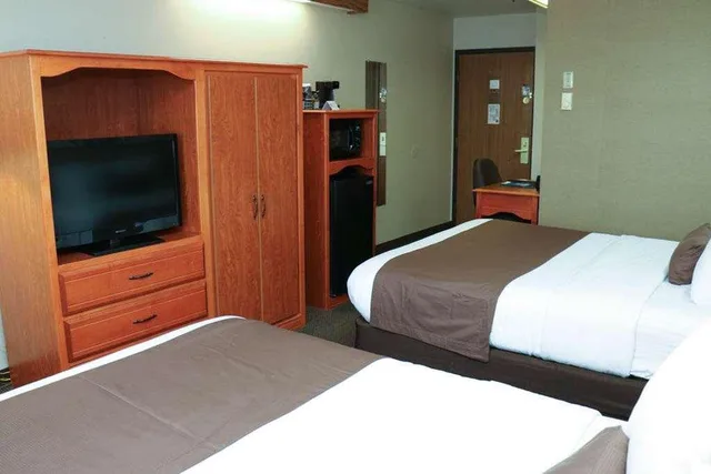 2 Queen Beds - Non-Smoking, Micfridge، Motel6 Minot, ND 7/10