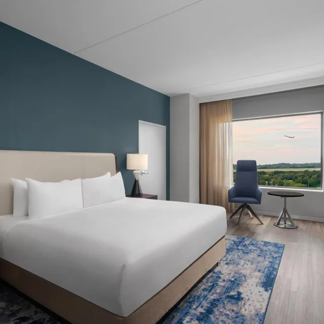 غرفة بسرير كينج بحوض استحمام لذوي الإعاقة، Hyatt Regency Pittsburgh International Airport 1/6