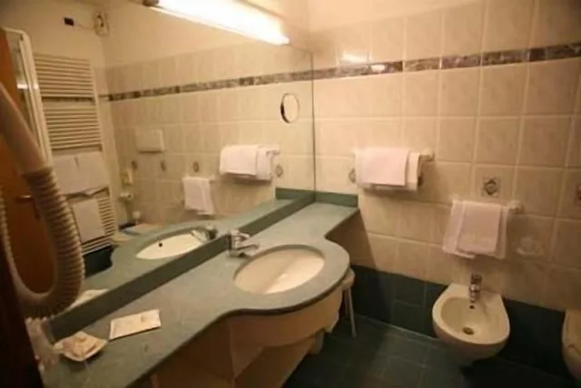 غرفة بسرير كوين، Alpen Hotel Vidi 2/2