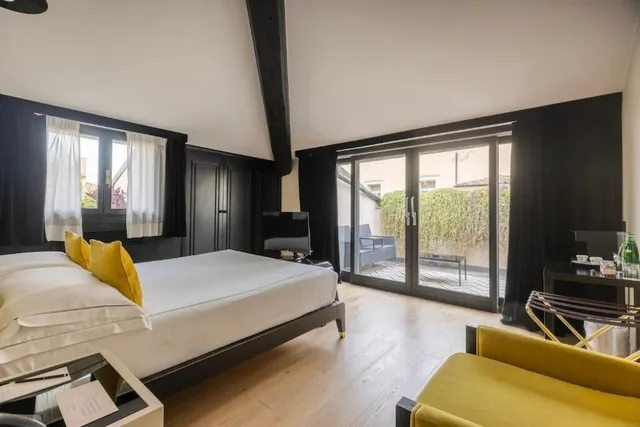 غرفة سوبيريور بسرير كينج بإطلالة على المدينة بشرفة، Roma Luxus Hotel 4/9