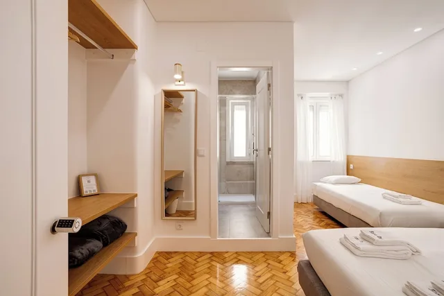 City, Triple, 1 Double and 1 Single Bed، Home Out Rooms and Apartments 2/7