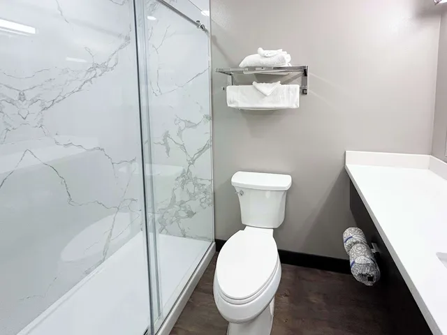 غرفة قياسية بسرير كينج، Studio6 Corona, CA-West 5/6