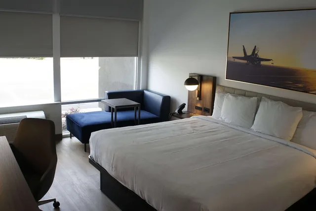 Basic, King Bed, Accessible, La Quinta Inn & Suites by Wyndham Manchester / Arnold AFB 1/3