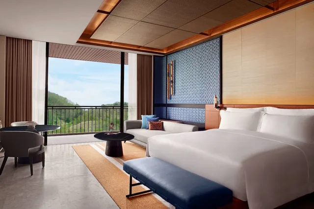 جناح جونيور بسرير كينج بإطلالة على البحر، TA’AKTANA a Luxury Collection Resort & Spa, Labuan Bajo 2/5