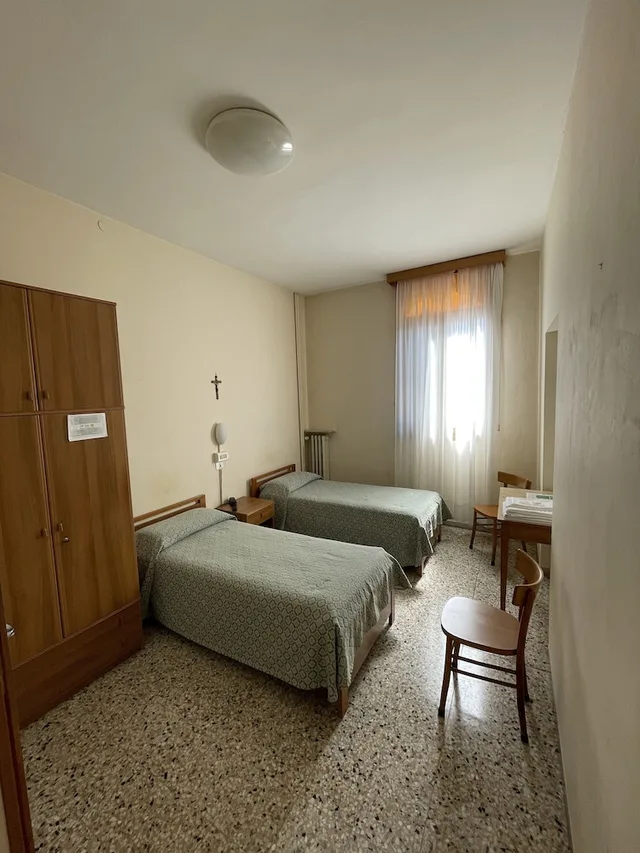 غرفة قياسية بسريرين منفصلين بإطلالة على القناة، Casa Caburlotto 1/8