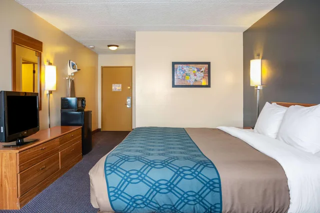 غرفة بسرير مزدوج، Econo Lodge Darien Lakes 1/6