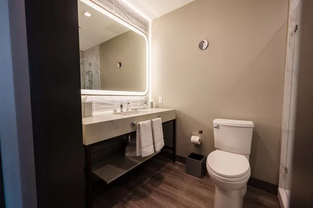 Promenade, Premium, King Bed, Corner، Marriott Fort Lauderdale Airport 7/10