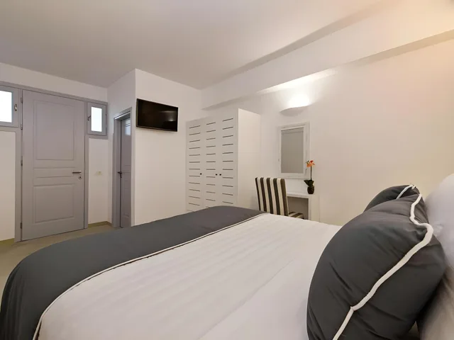 غرفة قياسية بسرير مزدوج، Central Fira Hotel 2/2