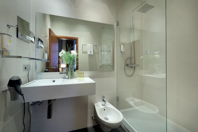 غرفة قياسية ثلاثية بسرير كينج مع أريكة، Eurostars Park Maximilian 5/6