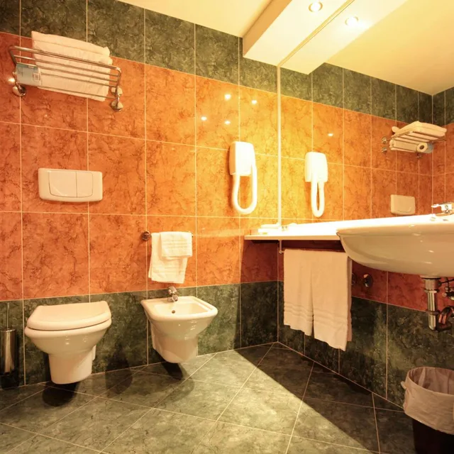 جناح، Hotel Major 6/7