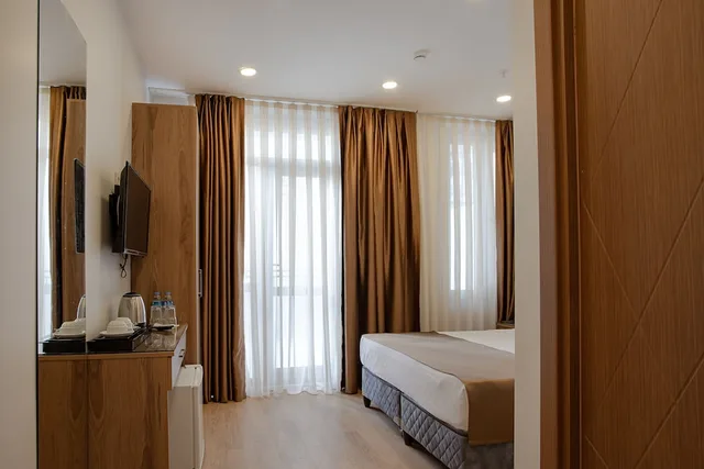 غرفة سوبيريور بسرير كوين بإطلالة على البحر بشرفة، West Palace Hotel 6/9