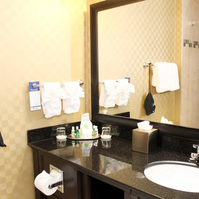 جناح بسرير كينج بغرفة نوم واحدة مع أريكة، Best Western Sunrise Inn and Suites 6/8