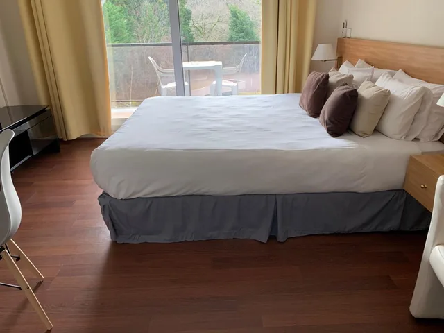 غرفة بسرير مزدوج بإطلالة على المسبح، Hotel Residence Anglet Biarritz Parme 2/9