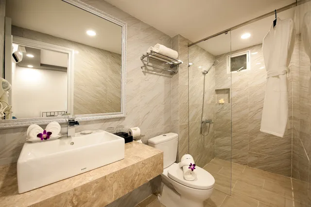 غرفة ثلاثية بسرير مزدوج وسرير فردي، Adora Hotel 3/3