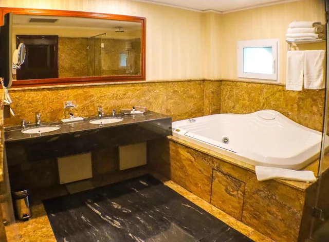 جناح رئاسي، Ramada Brasov Hotel 3/4