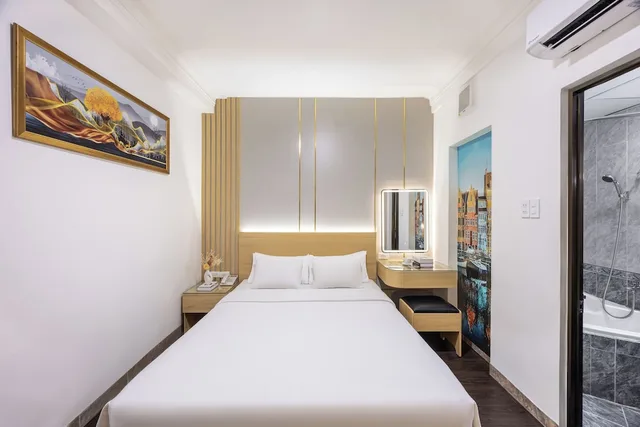 Superior, Queen Bed, A25 Hotel - 22 Nguyen Cu Trinh 1/10