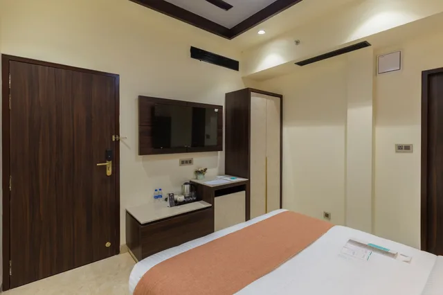 غرفة قياسية بسرير كينج، Royal Rawal - Luxury Boutique Hotel 3/4