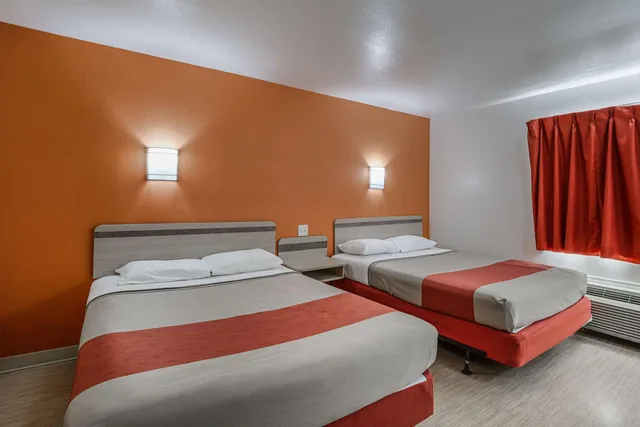 غرفة بسريرين كوين، Motel6 Pasadena, TX 2/10