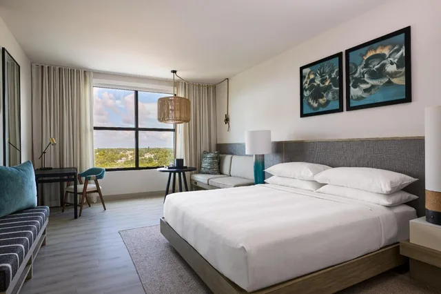 Sunrise, Guest Room, King Bed, Marina View، Palmetto Marriott Resort & Spa 1/6