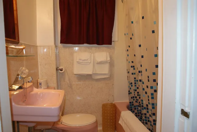 غرفة كومفورت بسرير كوين، Regent Motel 10/10