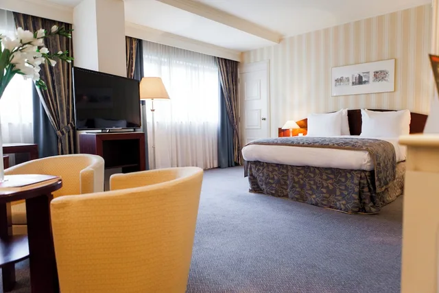 غرفة ديلوكس تنفيذية بسريرين منفصلين، Le Chatelain Brussels Hotel 2/4