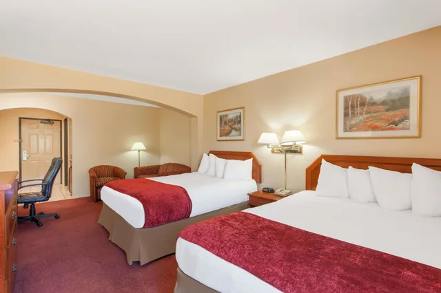 Efficiency, 2 Queen Beds، Ramada By Wyndham Fresno Northwest 2/10