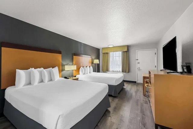 غرفة قياسية بسريرين كوين يُسمح فيها بالحيوانات الأليفة، Best Western Horizon Inn 2/3