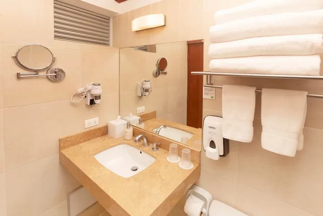 غرفة عائلية بسرير كينج وسريرين منفصلين، Casa Andina Select Zorritos Tumbes 7/7