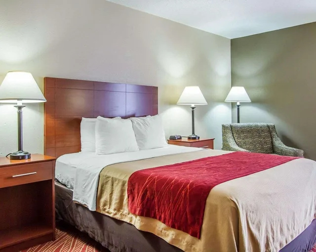 غرفة بسرير كوين لذوي الإعاقة، Comfort Inn Poplar Bluff North 2/3