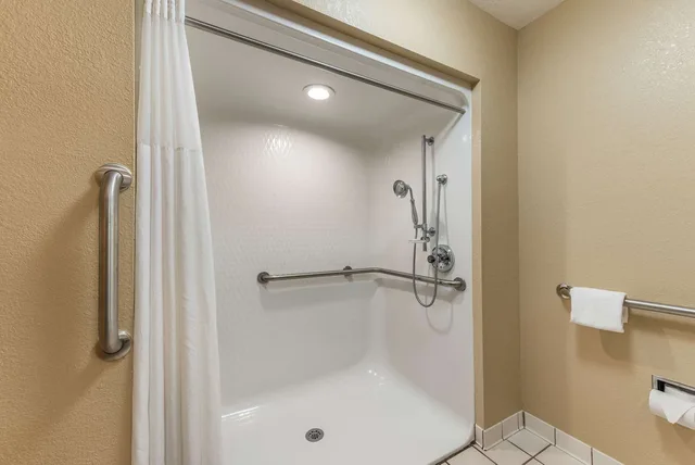 غرفة بسريرين مزدوجين لذوي الإعاقة، Quality Inn & Suites Hendersonville Flat Rock 4/5