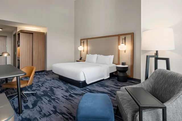 غرفة بسرير كينج لذوي الإعاقة، Fairfield Inn & Suites Madison Historic Eagle Cotton Mill 3/8