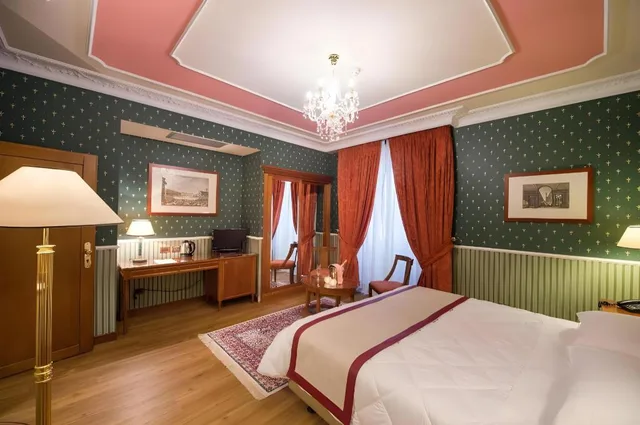 غرفة قياسية ثلاثية بسرير كوين وسرير فردي، Strozzi Palace Hotel 6/10