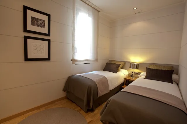3 Bedrooms, Apartment, 2 Double and Twin Beds, Sofa، Apartments Sixtyfour 2/5