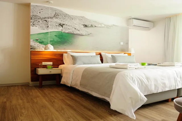 غرفة سوبيريور بسرير مزدوج بإطلالة على المسبح، Atrium Ambiance Hotel 2/2