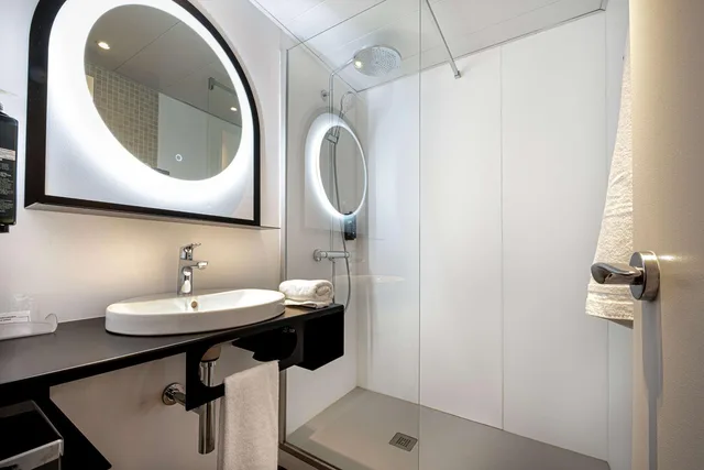 غرفة عائلية، Best Western Saint-Etienne Porte du Forez 4/4
