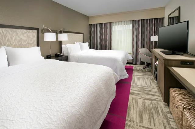 غرفة بسريرين كوين لذوي الإعاقة، Hampton Inn Louisville East Hurstbourne Ky 2/3