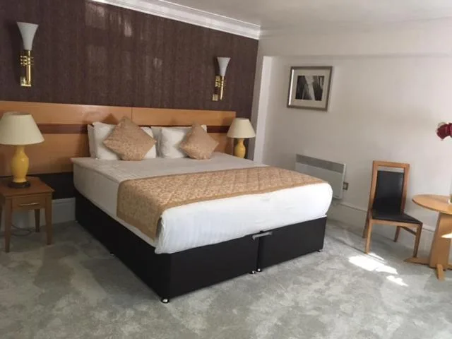 جناح بسرير كوين، Harefield Manor Hotel 1/1