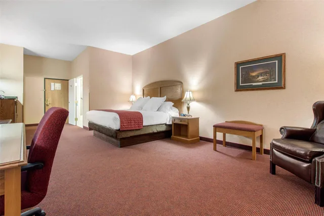 Room, King Bed, Accessible, Norfolk Lodge Suites Ascend Hotel Collection 2/5