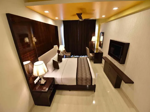 جناح تنفيذي بسرير مزدوج بشرفة، Hotel Calangute Central 1/4
