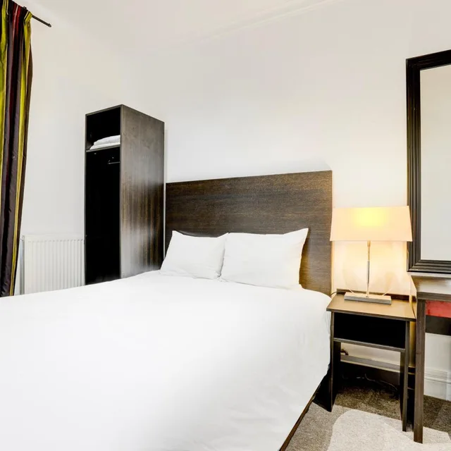 غرفة قياسية رباعية بسرير فردي، London Shelton Hotel, Finsbury Park 3/5