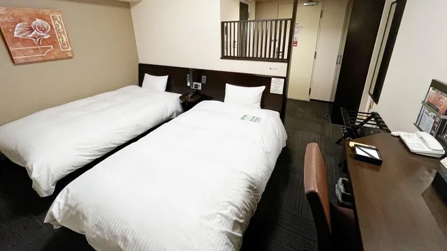 غرفة كومفورت بسرير نصف مزدوج وسريرين منفصلين، Hotel Route-Inn Hikone 1/1