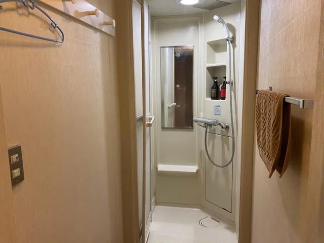 غرفة بسريرين منفصلين وسرير بطابقين بحمام مشترك، Sakura Hotel Jimbocho 8/9