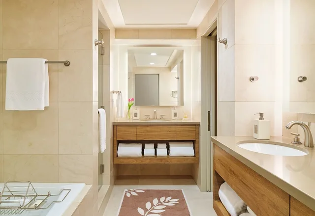Room, 2 Queen Beds, Town Side، The Little Nell 1/1