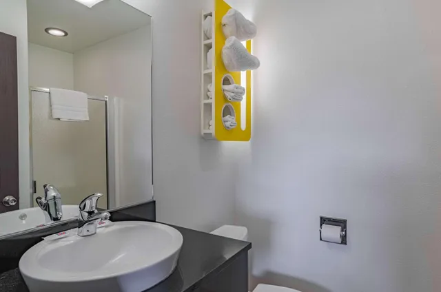 غرفة بسرير كينج لغير المدخنين، Motel6 Riverton, WY 9/10