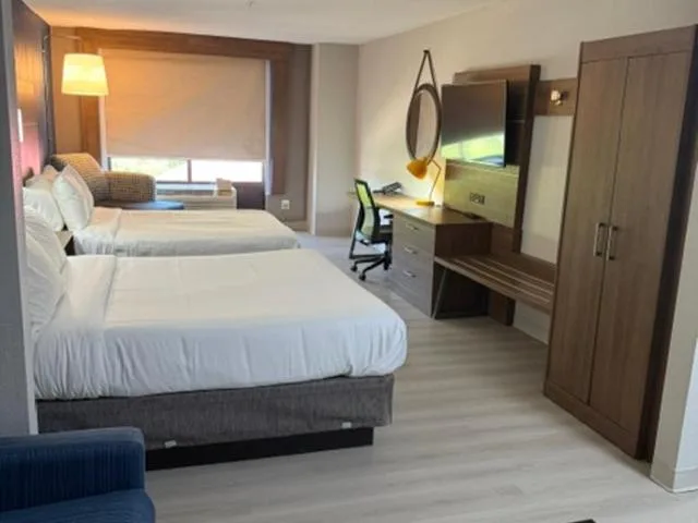 غرفة رباعية بسريرين كوين، Comfort Inn & Suites Tyler North 2/4