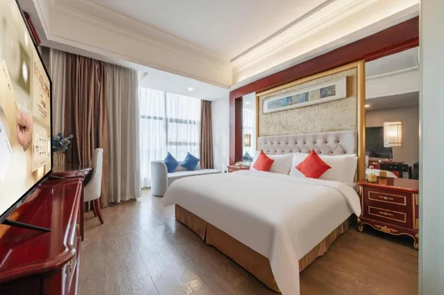 Deluxe, Double Bed, Vienna International Hotel (Shanghai Hongqiao National Exhibition and Convention Center Caobao Road) 1/2