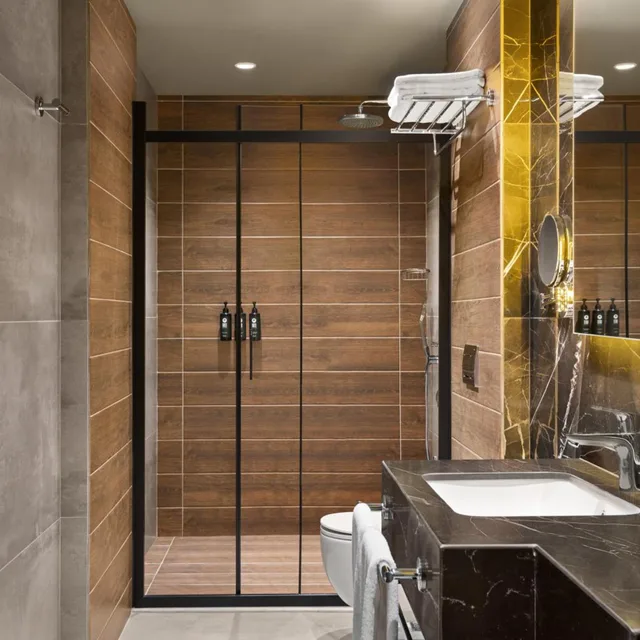 Junior Suite, King Bed, Ramada by Wyndham Erzurum 7/8
